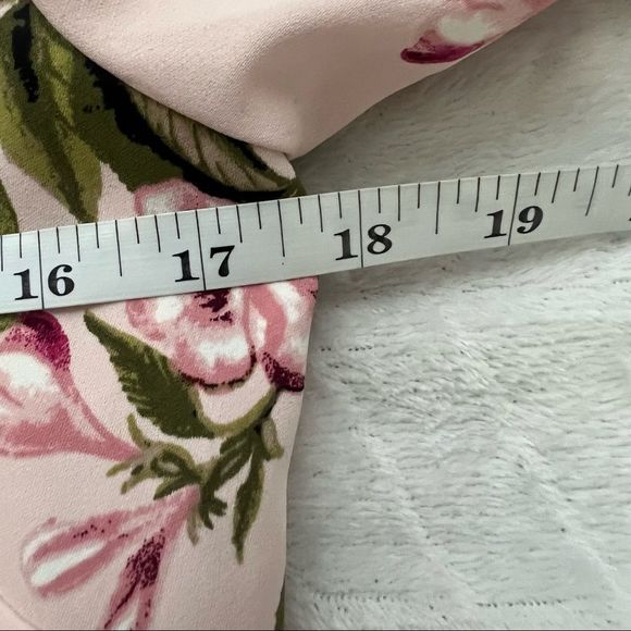 White House Black Market size 2 Petal-Sleeve Shift Dress
STYLE: 570278614 NWT - Picture 15 of 16